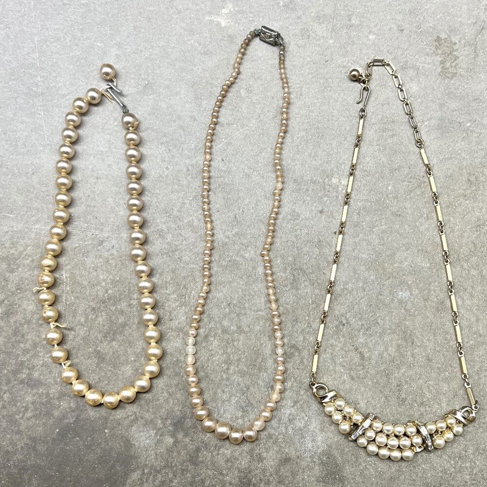 Mixed Lot of 3 Vintage Faux Pearl Necklaces in Various Colors & Conditions - Picture 10 of 10
